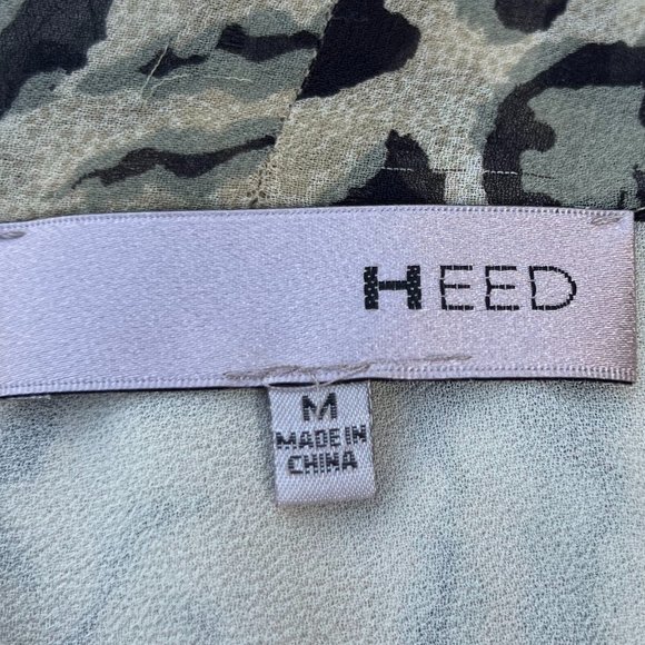 Leopard print sleeveless blouse w/tie front - Picture 6 of 7